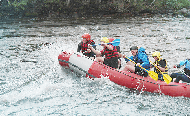 Команда «Роксор» сплавляется по реке Вуокса